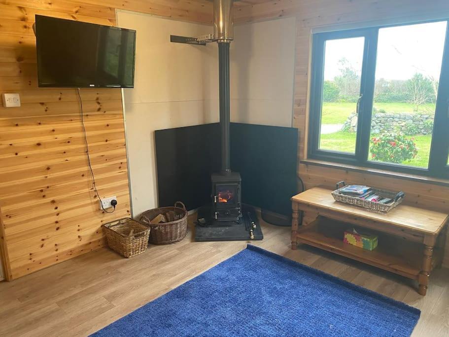 Idyllic Cornish Retreat At Puffin Lodge Helston Exterior photo