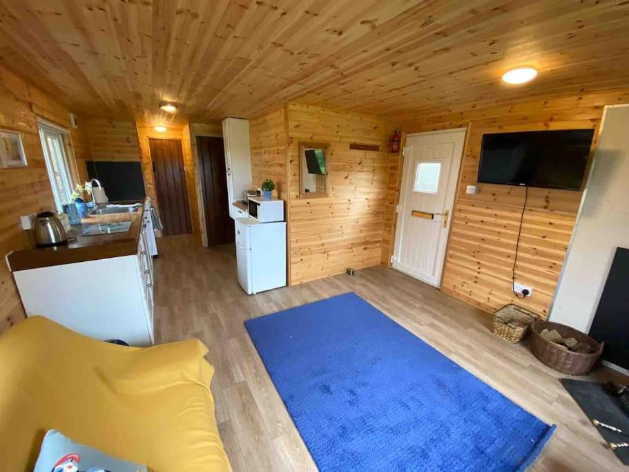 Idyllic Cornish Retreat At Puffin Lodge Helston Exterior photo